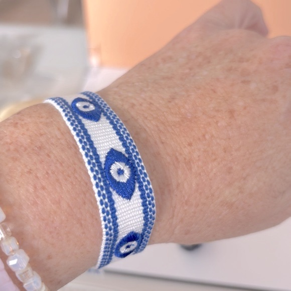 New Multicolor Evil's Eyes Embroidered Handmade Tassel Bracelet Blue and White - Picture 4 of 5